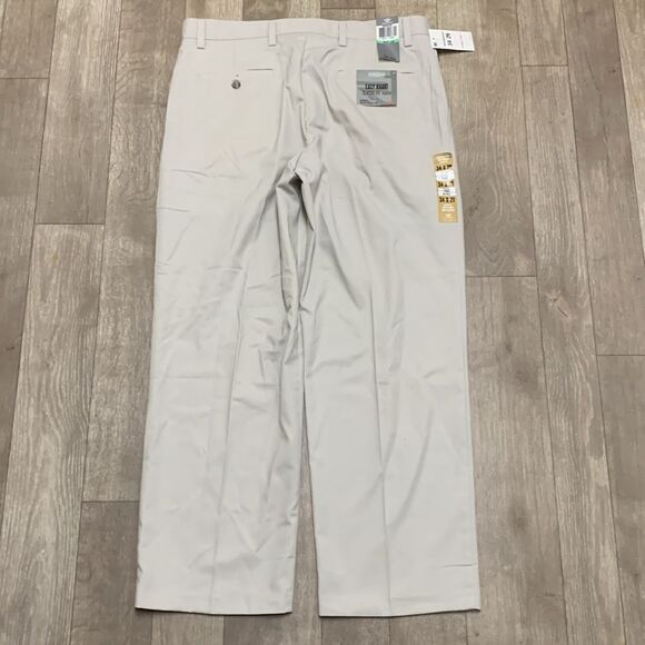 Mens Nwt Dockers Classic Fit Pleated Easy Fit‎ Khaki Casual Dress Pants - Picture 1 of 7